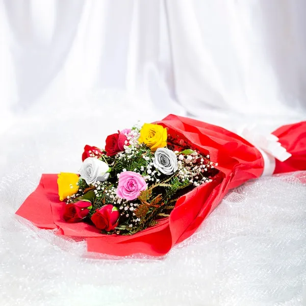 10 mixed roses bouquet 10 mixed roses bouquet