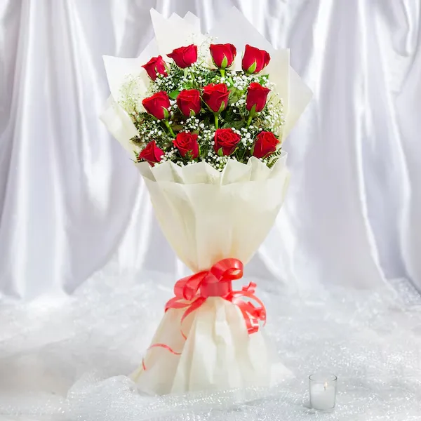 lovely 12 red roses bouquet lovely 12 red roses bouquet